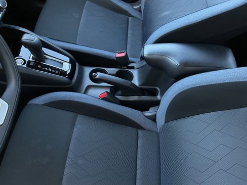 Used 2025 Nissan Versa SV image 32