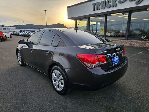 Used 2014 Chevrolet Cruze LS image 10