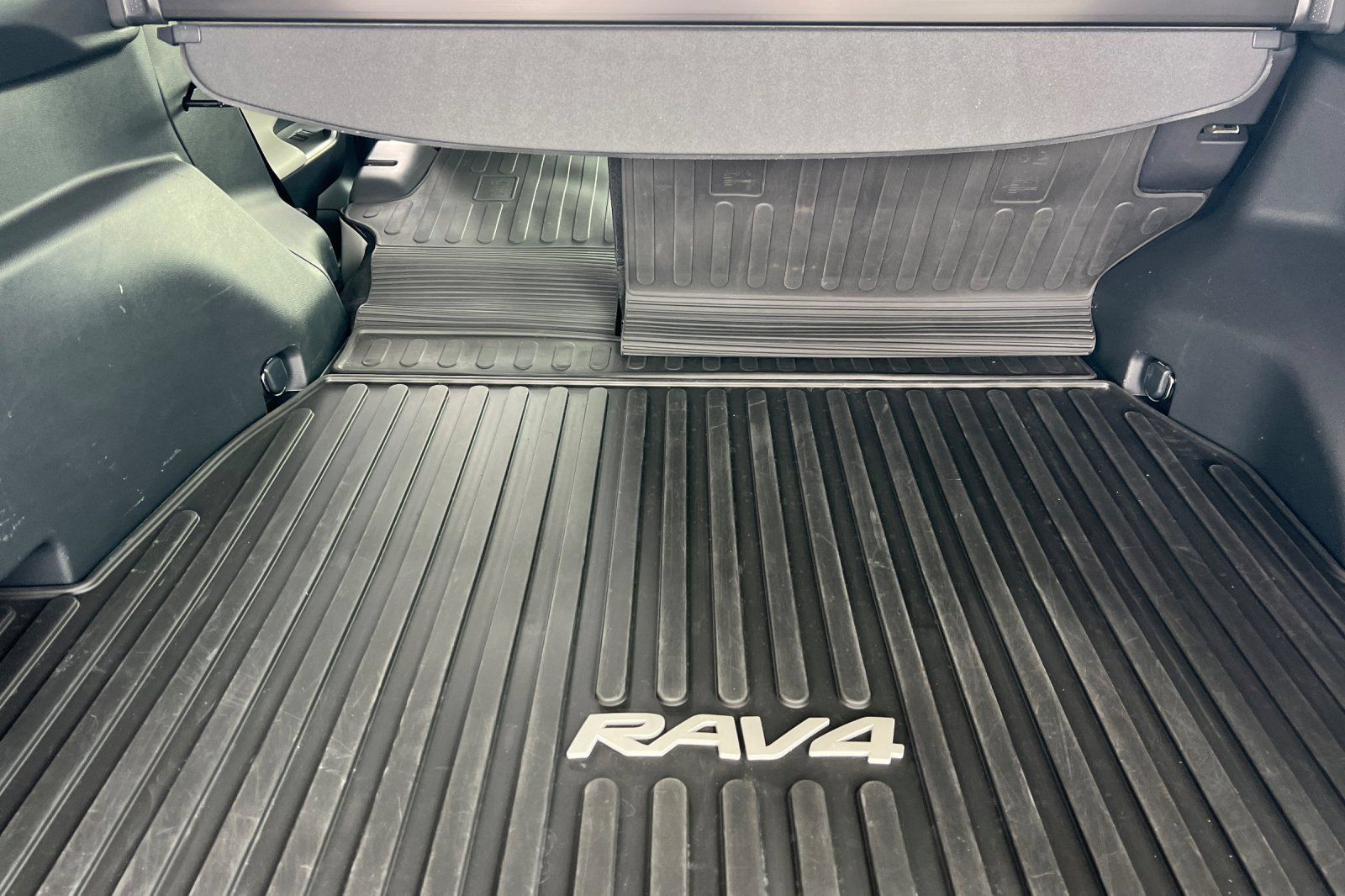 Used 2023 Toyota RAV4 Limited w/ Limited Grade Weather Package AWD/4WD image 12