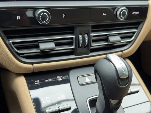 Used 2023 Porsche Macan image 28