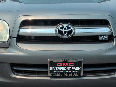 Used 2005 Toyota Sequoia SR5 AWD/4WD image 40