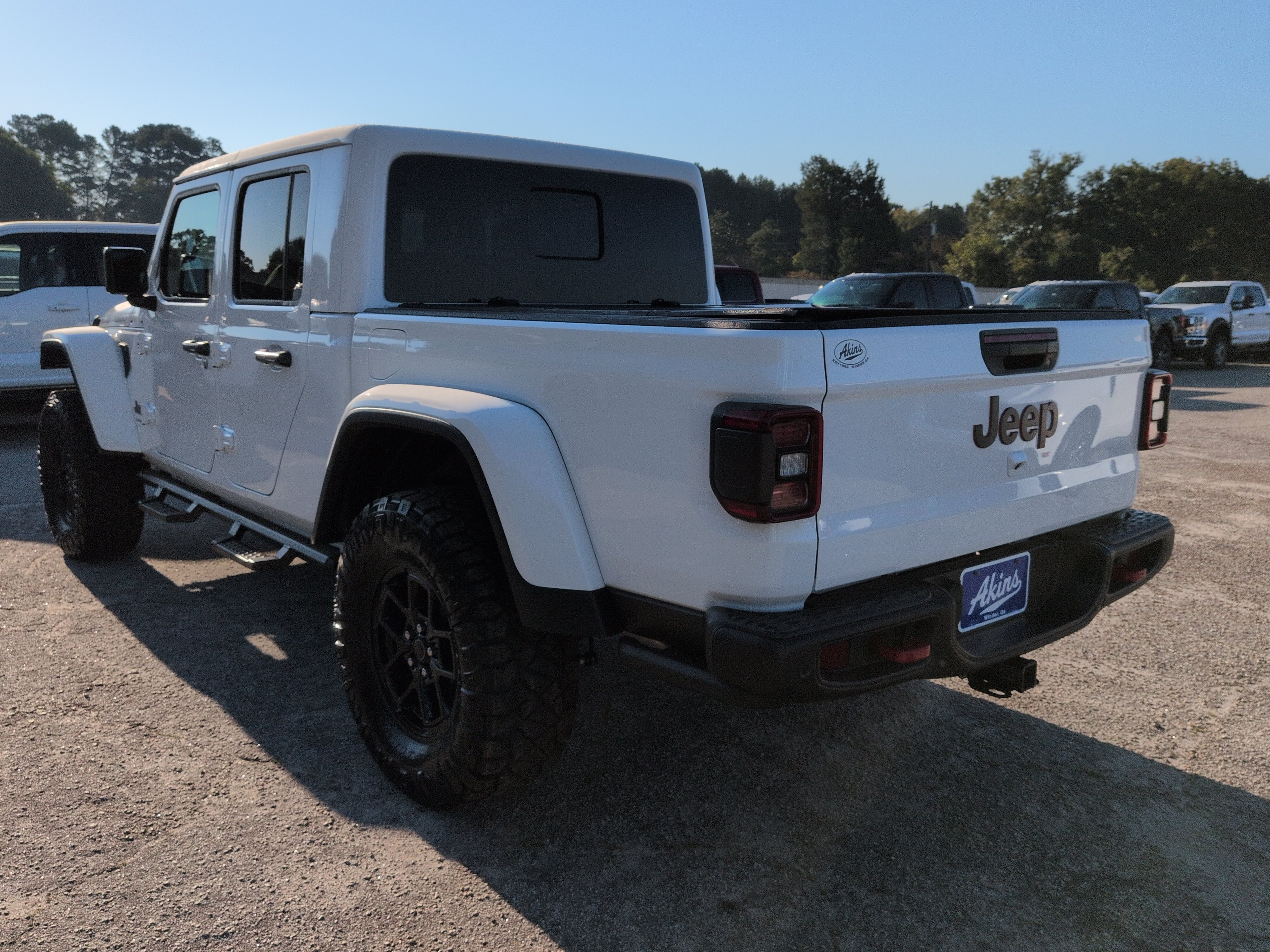 Used 2025 Jeep Gladiator Rubicon AWD/4WD image 5