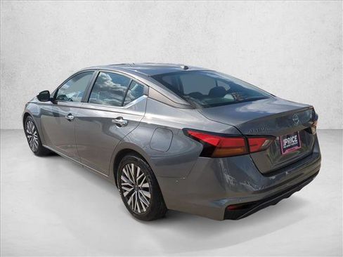 Used 2025 Nissan Altima 2.5 SV FWD image 8