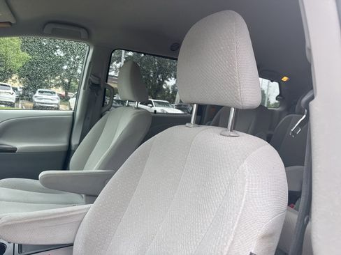 Used 2014 Toyota Sienna LE FWD image 7