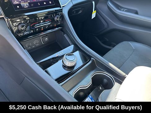 New 2025 Jeep Grand Cherokee Altitude RWD image 36