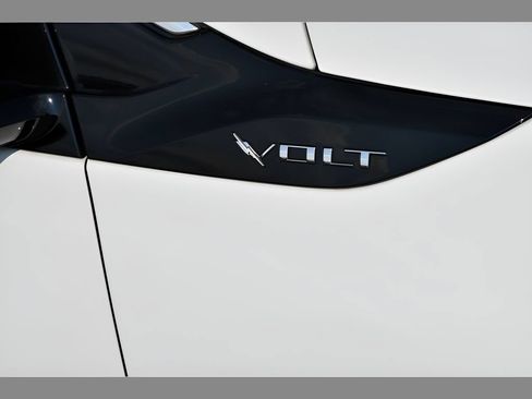 Used 2017 Chevrolet Volt LT w/ Comfort Package FWD image 29