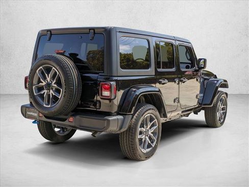Used 2024 Jeep Wrangler Unlimited w/ LED Headlamp & Fog Lamp Group AWD/4WD image 2