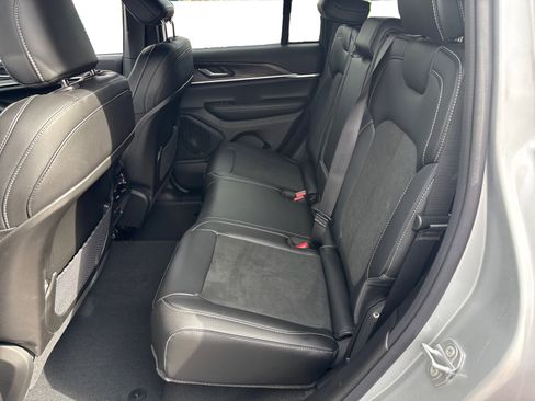 New 2026 Jeep Grand Cherokee Altitude image 10