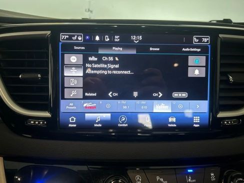 Used 2024 Chrysler Pacifica Touring-L FWD image 22