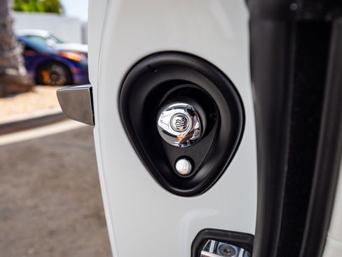 Used 2017 Rolls-Royce Dawn image 51