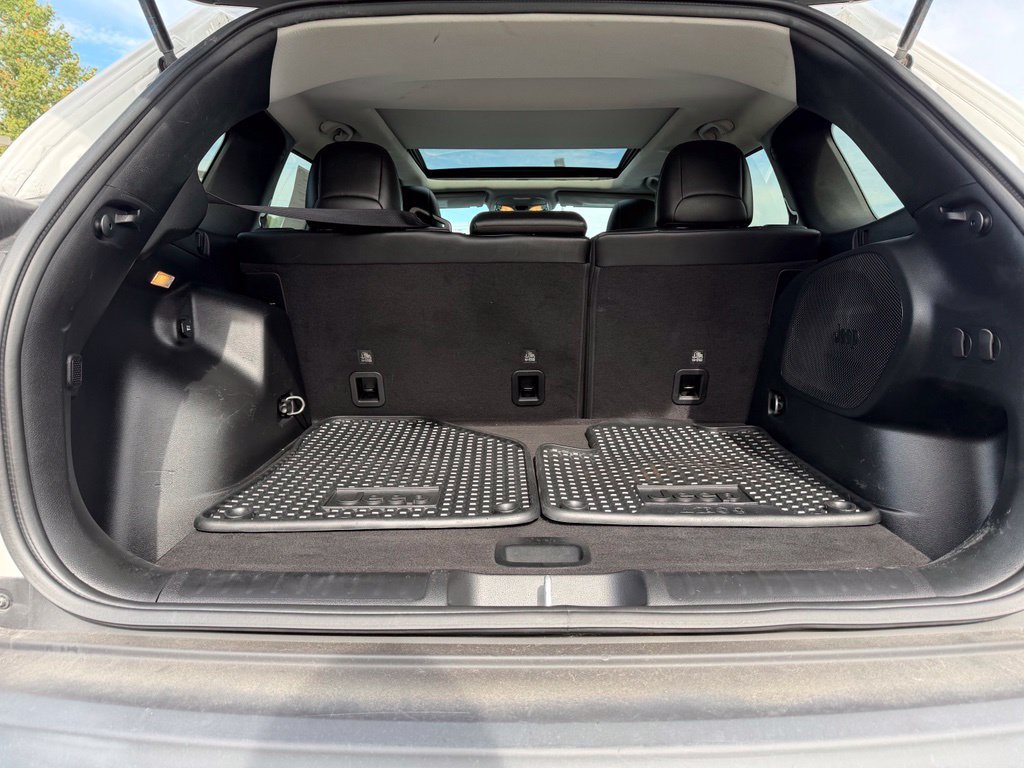 Used 2022 Jeep Cherokee Latitude w/ Sun & Sound Group AWD/4WD image 30
