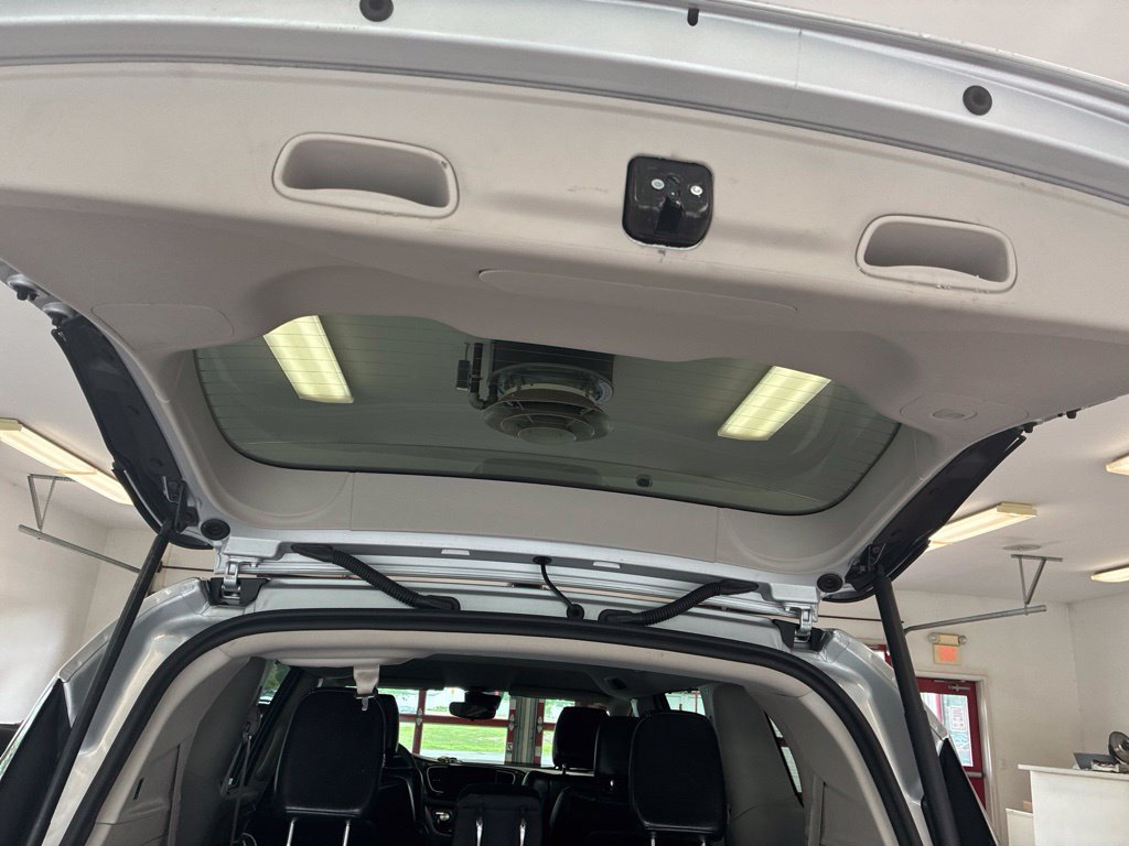 Certified 2024 Chrysler Pacifica Touring-L FWD image 28