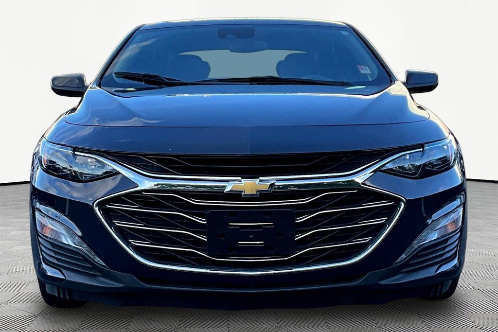 Used 2025 Chevrolet Malibu LT FWD image 2
