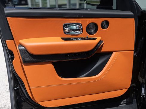 Certified 2025 Rolls-Royce Cullinan Black Badge w/ Leather Finishing Pack AWD/4WD image 35