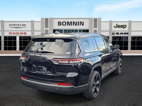 Used 2025 Jeep Grand Cherokee L Limited w/ Black Appearance Package image 4