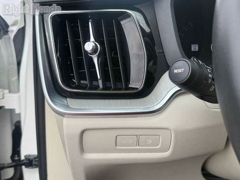 Used 2024 Volvo S60 T8 Ultimate w/ Climate Package image 15