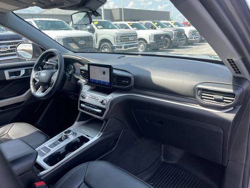 Used 2022 Ford Explorer XLT w/ Equipment Group 202A RWD image 18