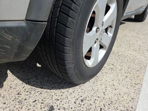 Used 2011 Jeep Grand Cherokee Laredo RWD image 14