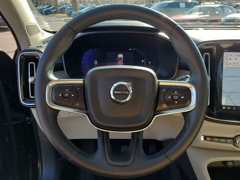 Used 2023 Volvo XC40 B5 Plus image 26