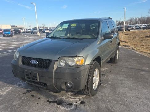 Used 2006 Ford Escape XLT image 2