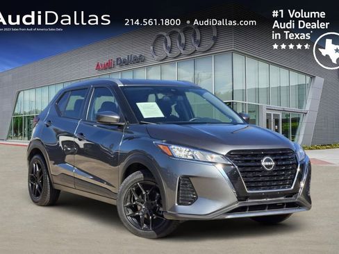 Used 2022 Nissan Kicks SV image 1