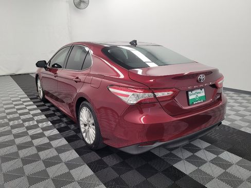 Used 2020 Toyota Camry XLE FWD image 5