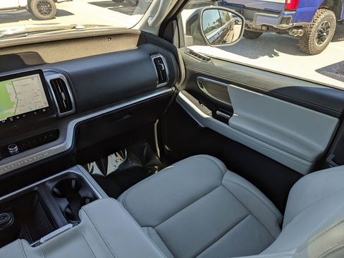 Certified 2025 Ford Expedition Max Platinum image 17