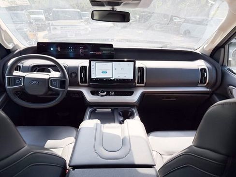 Used 2025 Ford Expedition Max Active AWD/4WD image 19