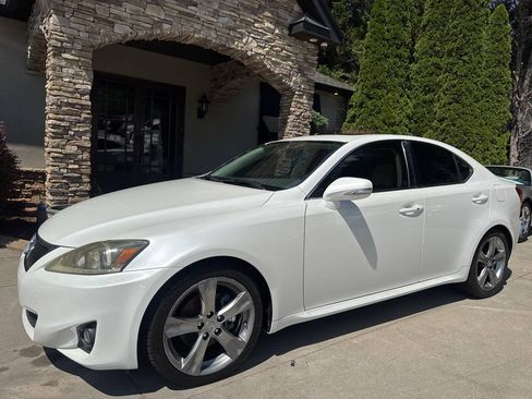 Used 2011 Lexus IS 250 w/ Premium Pkg Value Edition RWD image 2