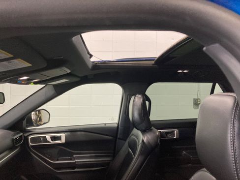 Used 2020 Ford Explorer XLT w/ Equipment Group 202A AWD/4WD image 24