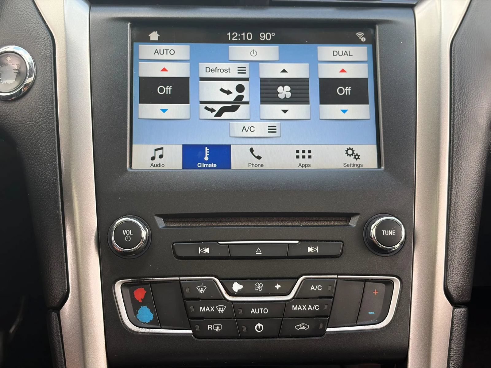 Used 2017 Ford Fusion SE w/ Equipment Group 201A FWD image 15