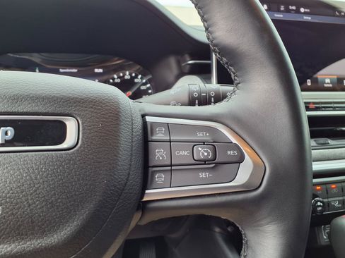 Used 2022 Jeep Compass Latitude AWD/4WD image 7
