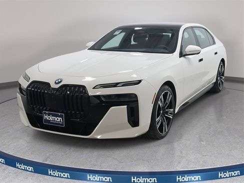 Used 2023 BMW i7 xDrive60 w/ Parking Assistance Package image 3