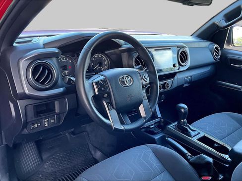 Certified 2018 Toyota Tacoma TRD Off-Road AWD/4WD image 18
