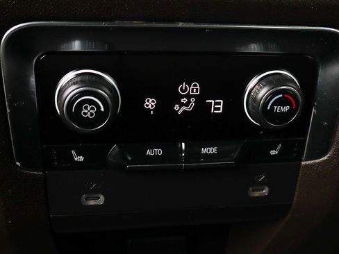 Used 2022 Chevrolet Suburban Z71 w/ Luxury Package image 41