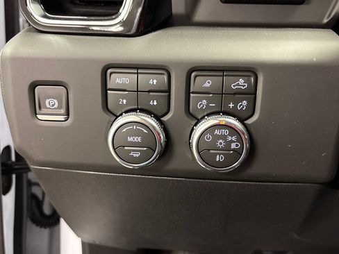 New 2026 GMC Sierra 2500 Denali Ultimate AWD/4WD image 32