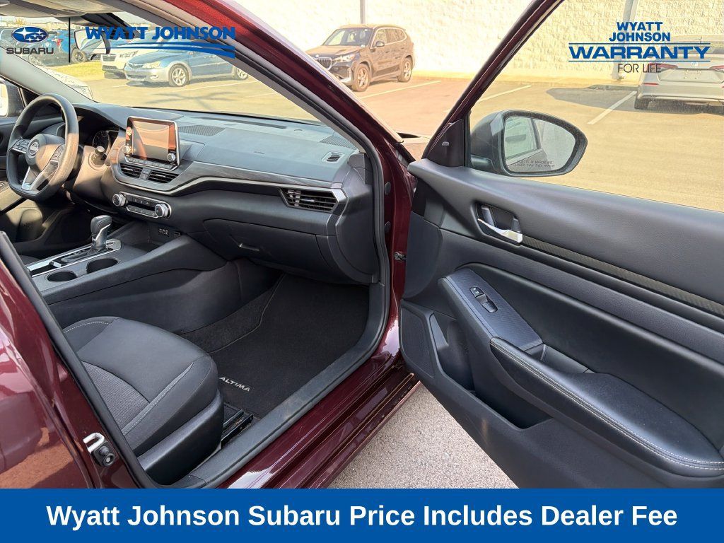 Used 2025 Nissan Altima 2.5 SV FWD image 33
