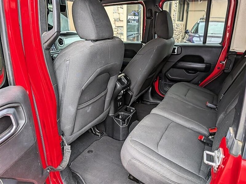 Used 2023 Jeep Wrangler Unlimited Sahara w/ Cold Weather Group AWD/4WD image 26