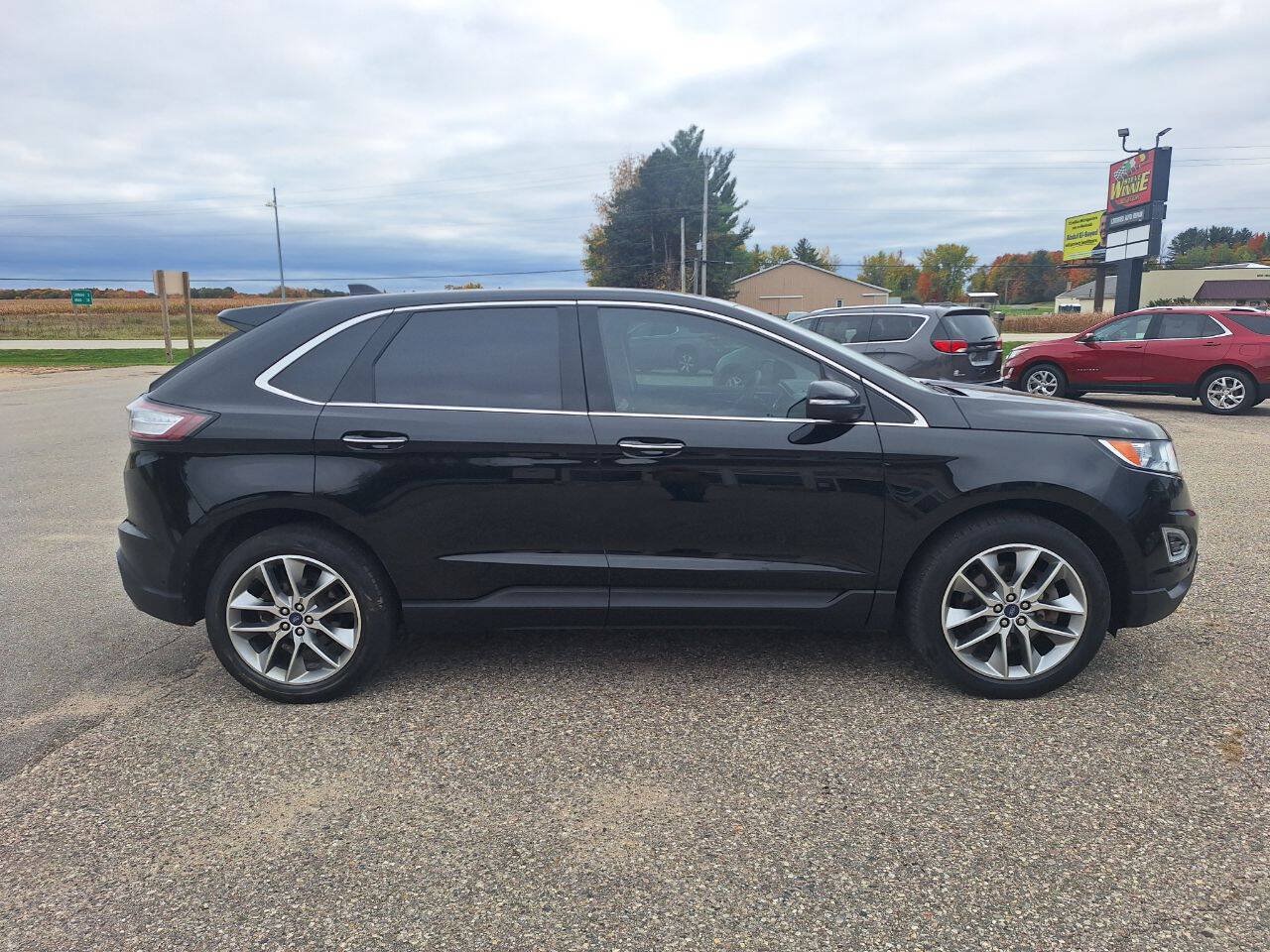 Used 2018 Ford Edge Titanium w/ Equipment Group 302A AWD/4WD image 3