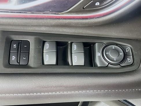 Used 2022 Chevrolet Suburban LT image 18