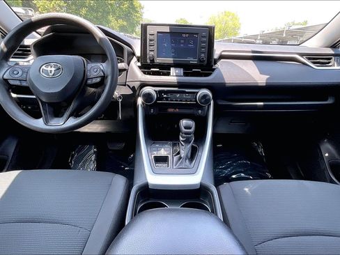 Used 2021 Toyota RAV4 LE image 12