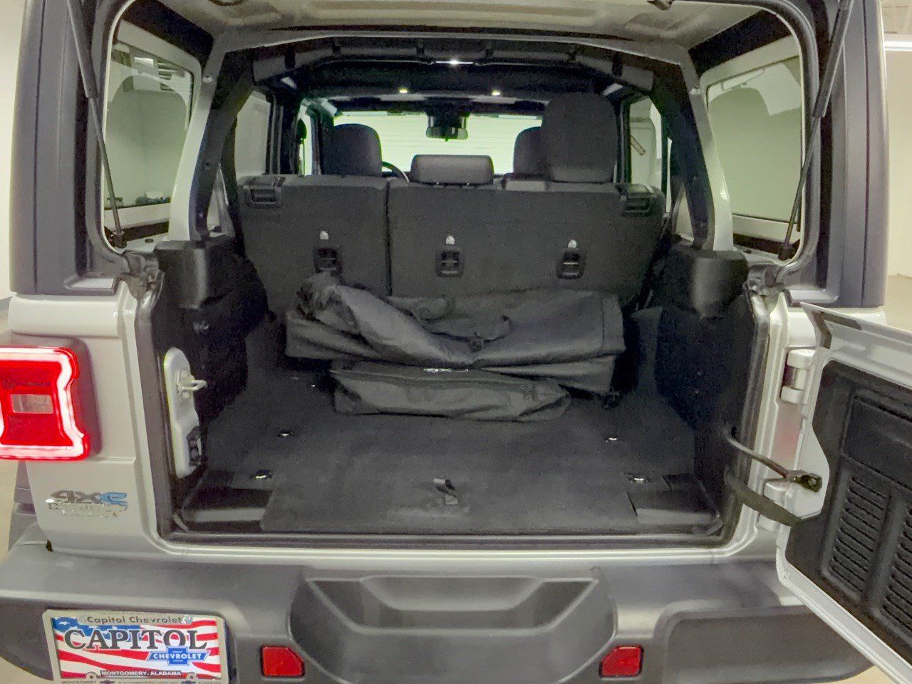 Used 2024 Jeep Wrangler Unlimited AWD/4WD image 28