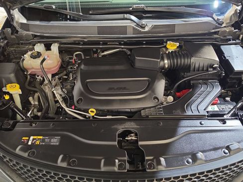 Used 2023 Chrysler Voyager LX FWD image 17