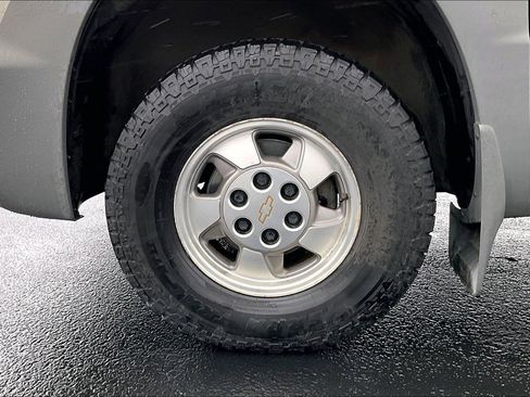 Used 2002 Chevrolet Avalanche 4x4 w/ Convenience Pkg image 8