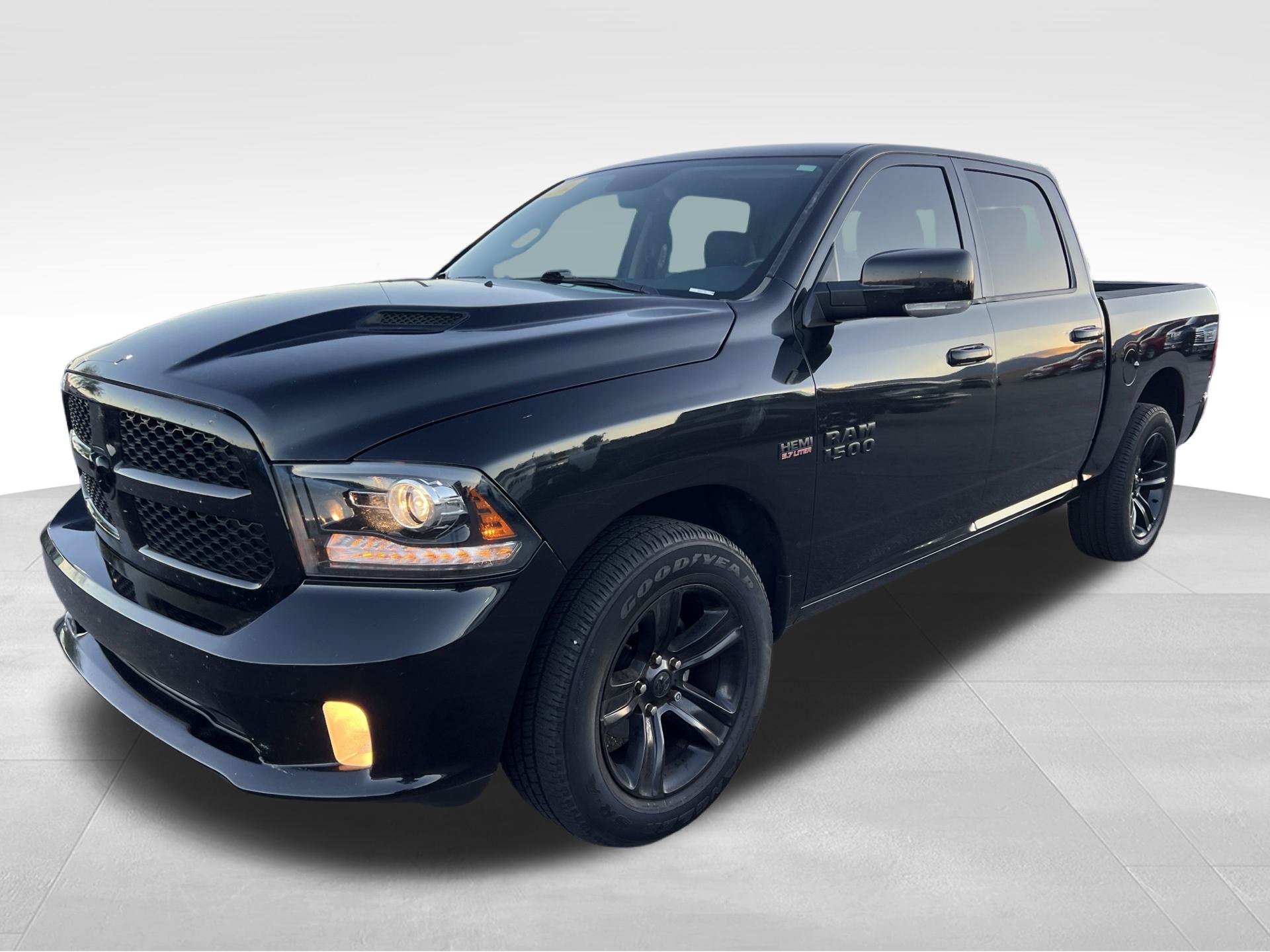 Used 2017 RAM 1500 Sport w/ Quick Order Package 26Q Night AWD/4WD image 10