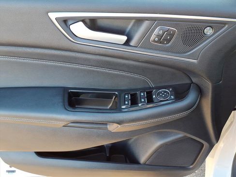 Used 2019 Ford Edge Titanium image 9