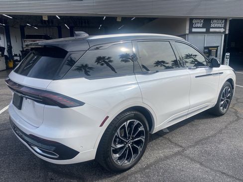 Used 2024 Lincoln Nautilus Reserve w/ Equipment Group 202A image 5