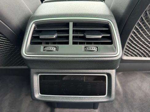 Used 2021 Audi e-tron Prestige w/ Prestige Package image 28