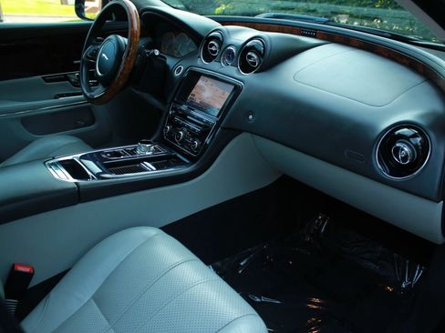 Used 2012 Jaguar XJ RWD image 22