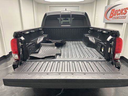 Used 2016 Toyota Tacoma TRD Off-Road AWD/4WD image 29